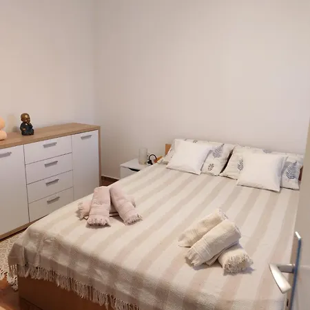 Lemo Apartment *